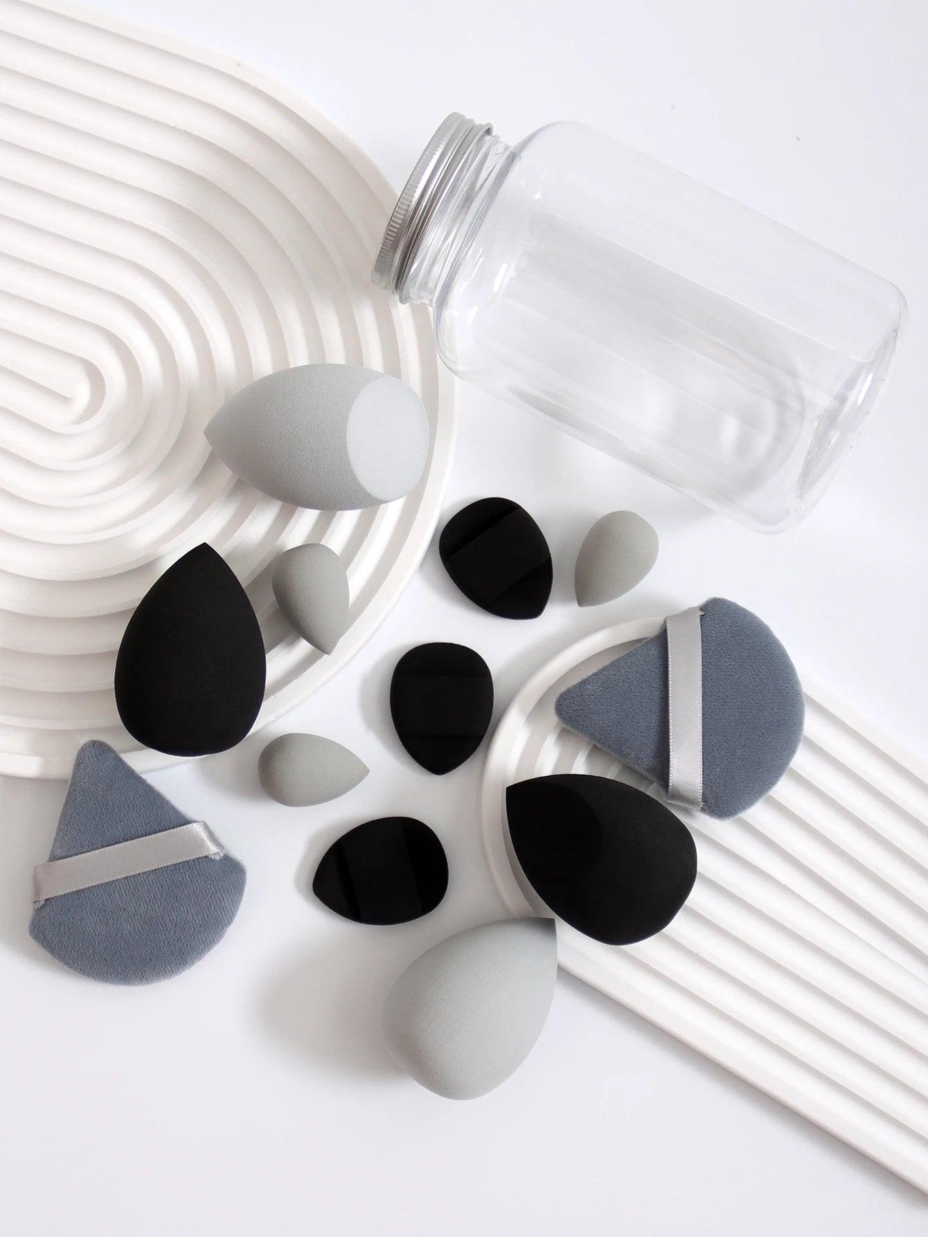 Pack de 12 Beauty Blenders – L’arme Secrète pour un Teint Zéro Défaut ! ✨